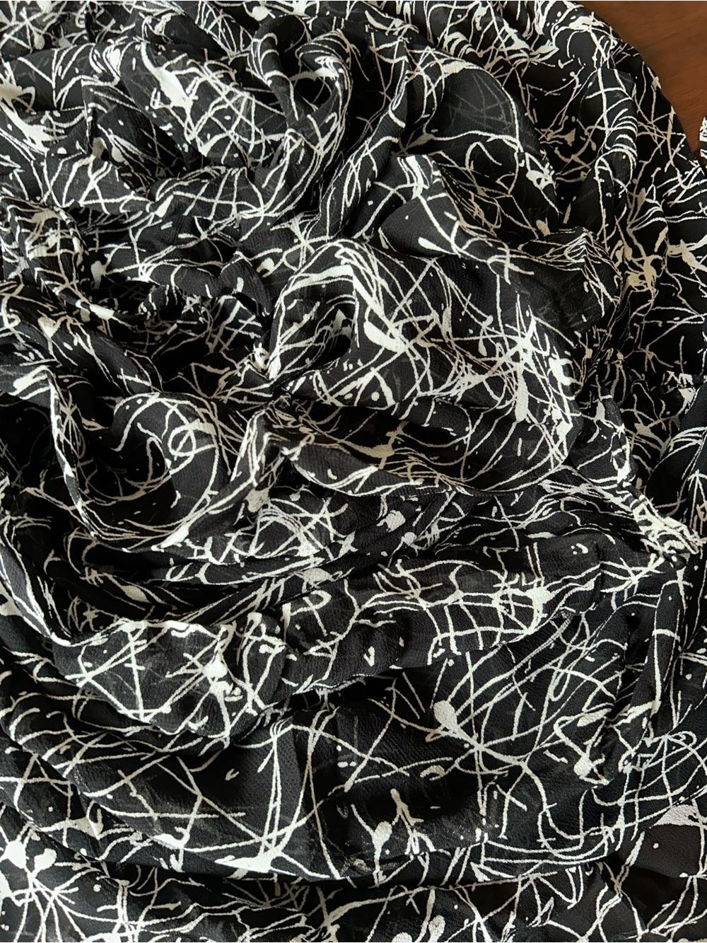 Black & White Abstract Print Women's Scarf 37“ x 55“ - Picture 7 of 7
